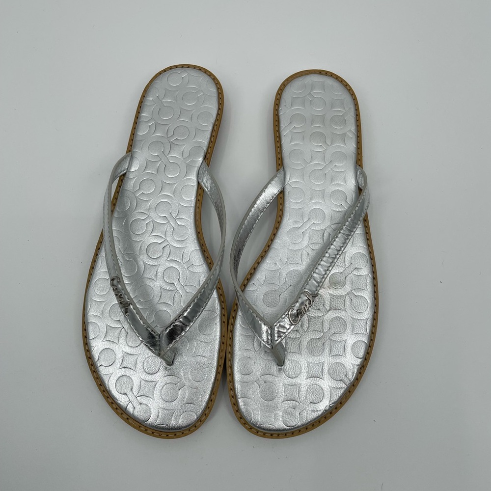 Coach Silver Metallic Flip Flops Size 7.5 ✨